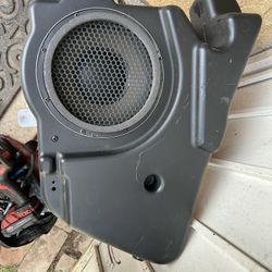 Ford Subwoofer With Amp 