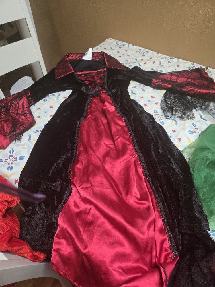 Halloween Costumes Med For Girls