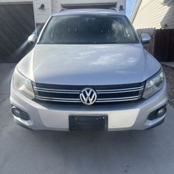 2013 Volkswagen Tiguan 4 cylinder turbo 2.0  4 motion Liter AWD  195k miles runs and drives good only thing check engine on not sure why and needs new