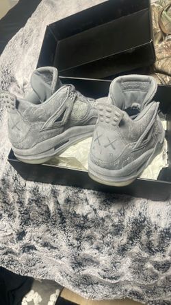 Jordan 4 KAWS size 9.5
