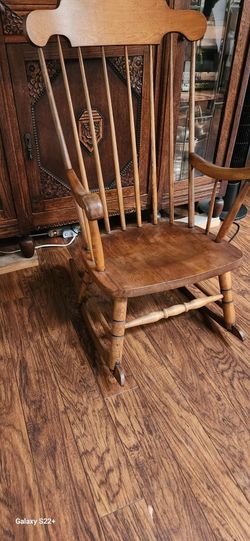 $100 BEAUTIFUL ANTIQUE ROCKING CHAIR- circa 1900