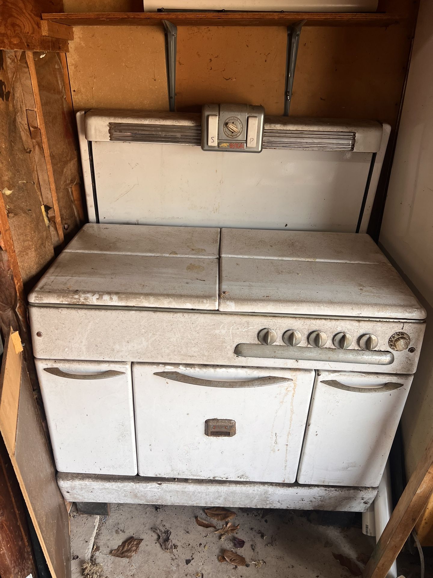 1940s Floyd-Wells Bengal Gas/Wood/Coal Stove