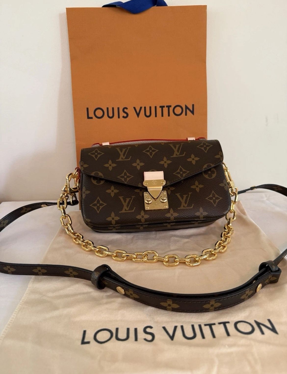 Louis Vuitton Pochette Metis Shoulder Bag