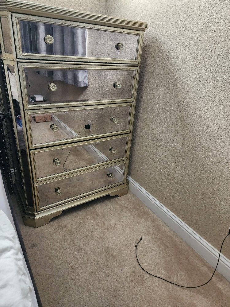Dresser In Great Condition. Clean.