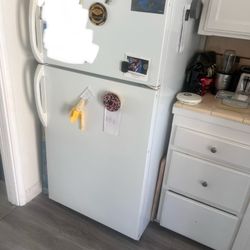 Magic Chef Refrigerator 