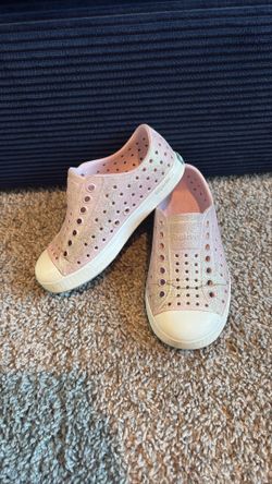 Native Sugarlite Child Size 9 Glitter Pink Shoes