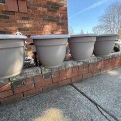 Beautiful 4 Pots plastic brand new 16 inch tall