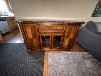 Beautiful Furniture Like New. 60”L 36”H 19”D