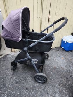 PIVOT VIZOR STROLLER ( SELLING AS IS) see all pics for condition please