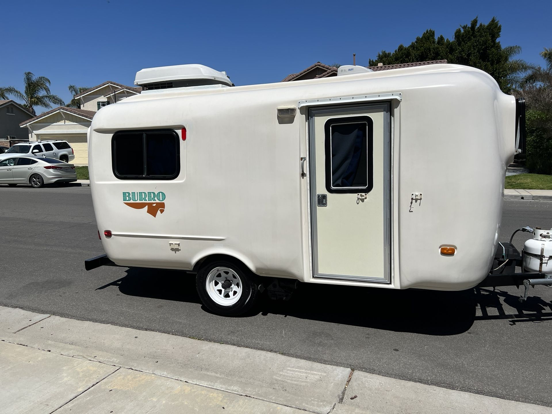 2000 burro travel trailer 16ft all Fiberglas for Sale in Corona, CA