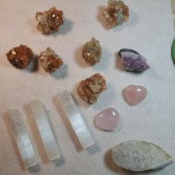 Thinning out our collection of gems , minerals, and geodes, $3 ea group 2