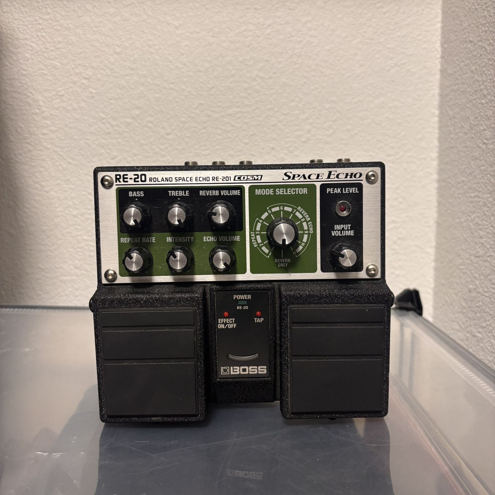 ギター BOSS RE-20 Amazon.com: BOSS RE-20 Roland Space Echo Twin Guitar Pedal