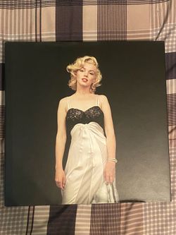 The Essential Marilyn Monroe - Milton Greene — Coffee Table Photo Book