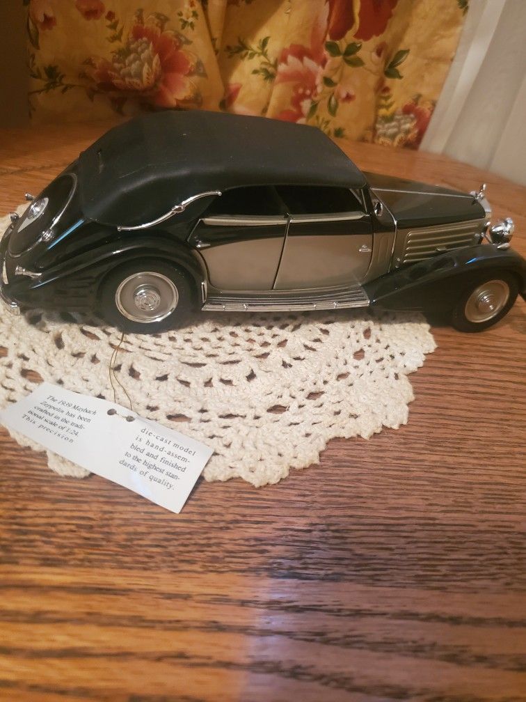 New 1939 Maybach Zeppelin Classic Car Made By Franklin Mint Die Cast Collection