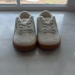 Baby shoes size 4