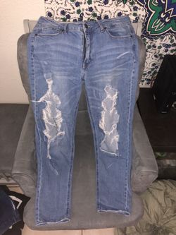 Distressed Boyfriend Jeans 
