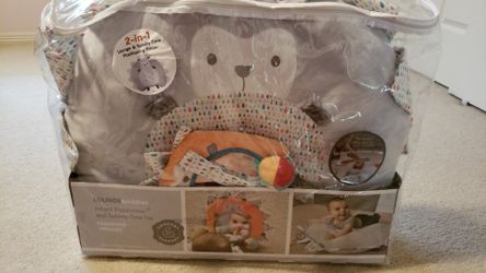 Infant positioner and tummy time toy by Comfort & Harmony
