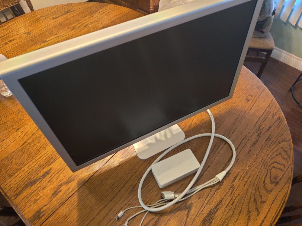 Apple 30" Cinema Monitor With Power Brick.  HD Display