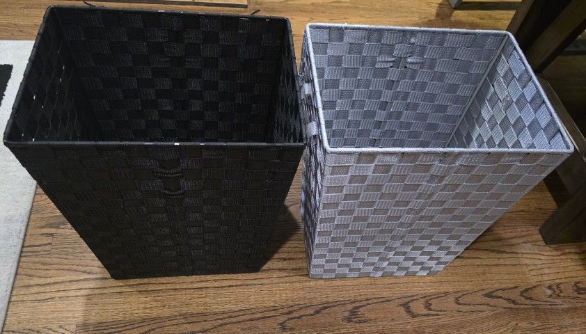  18"  Hamper Laundry Basket with Inset Handles And Lid , Metal/Plastic, Grey
And Black 