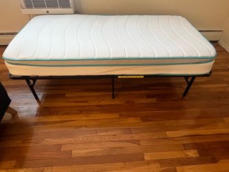 Twin Mattress - Linenspa 8" Memory Foam Hybrid Mattress - Very Good Condition