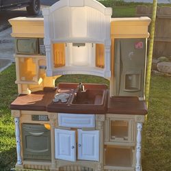 Step 2 Kitchen - $20