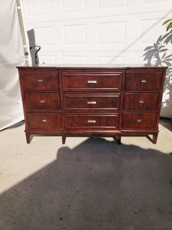 Dresser