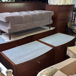 Bedroom set nice with bed