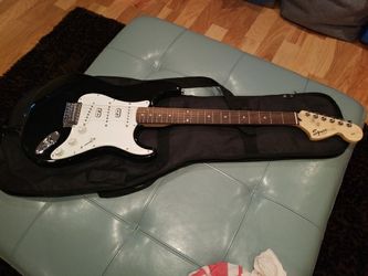 Guitar Squier Strat by Fender