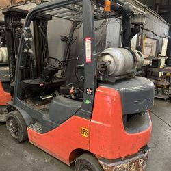 Forklift 