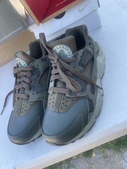 Women’s Nike huaraches