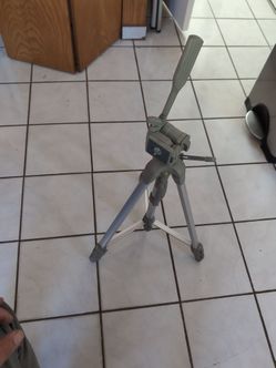 Aluminum tripod sunpak 6060 lightweight sturdy