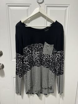 Truself Gray and Black Leopard Long Sleeve Top. Women’s Size Large.