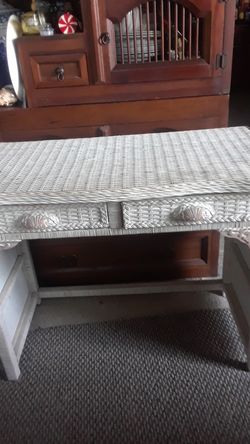 30" HEIGHT x 39.5 " WIDE x 20" DEPTH WICKER DESK WHITE