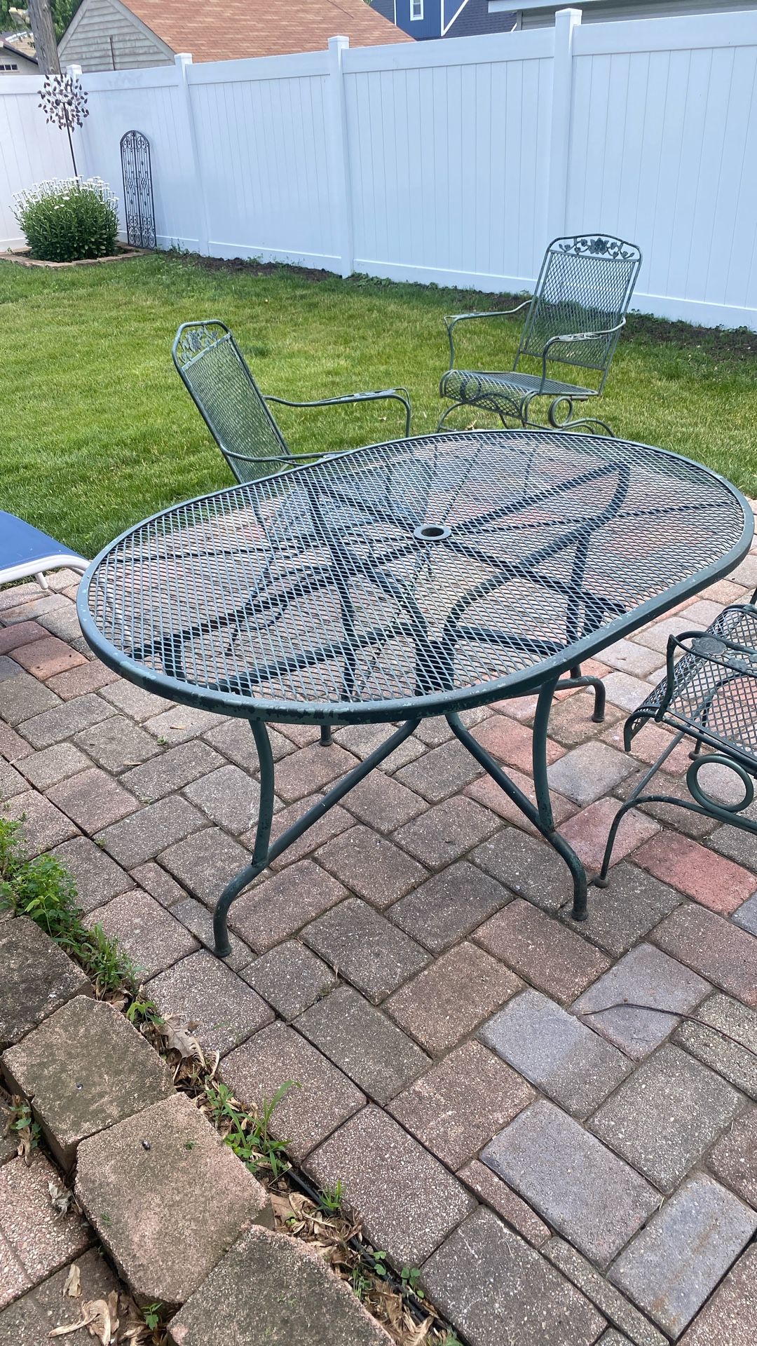 4 Chairs And Table Metal