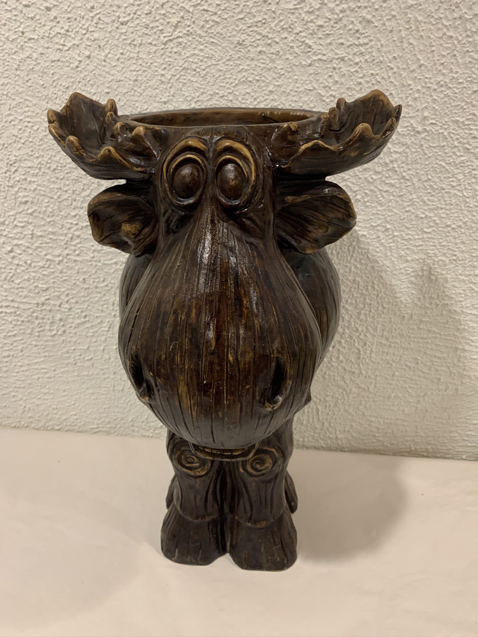 Large Vintage Moose Planter 17”x10” Wide For Indoor Or Outdoor   Very unique and rare planter, if you see it here , it is available. Local pick up or 
