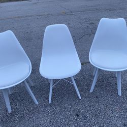 3 Dinning Chairs 