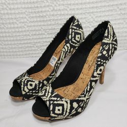 Christian Siriano High heels size 8 black & off white  . 