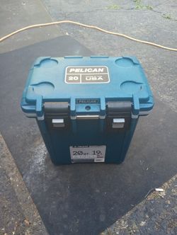 PELICAN ELITE COOLER Like New