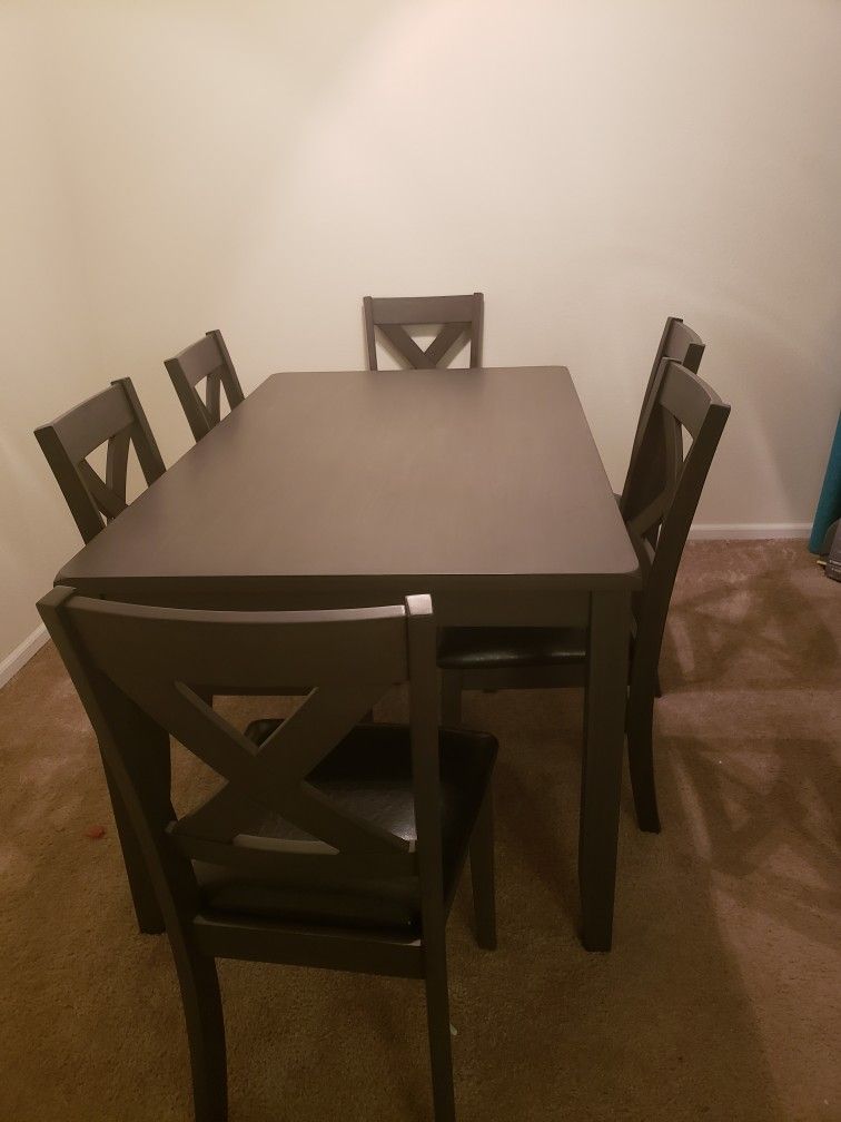 Dining Table & Chairs