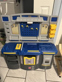 Toy Work Bench. No Accessories