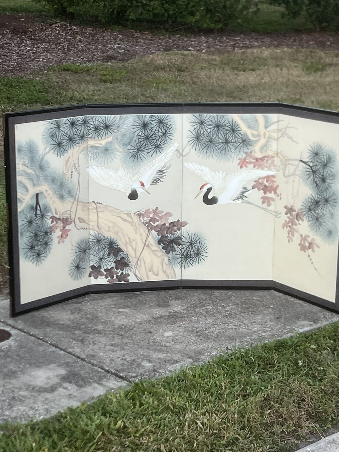 1960s Chinoiserie Style Painted Screen With Red-Crowned Cranes Great Condition. This stunning for panel piece is 6 feet long by 4 feet high and it is