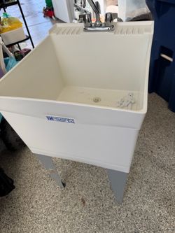 Utility sink free