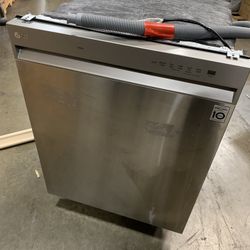 LG - 24" Front Control Built-In Stainless Steel Tub Dishwasher with QuadWash and 50 dba - Stainless Steel