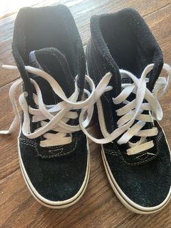 Boy’s Shoes Size 2.5