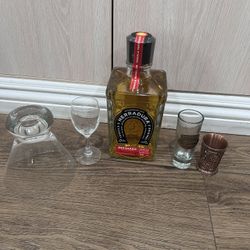 Glasswear And Bottle. 🥃 For Drinking Party, Etc. Take All For Price Listed 
