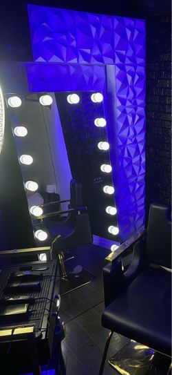 Hollywood Vanity Mirror with Bulb Lights
