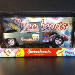 M2 Machines 1:24 1973 Chevy Cheyenne Sweethearts Super Chase 1/250