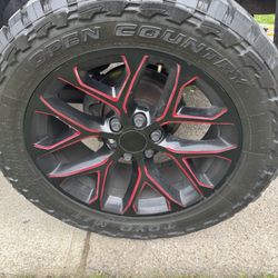 22 Inch Snowflakes With 35x12.50x22 Tires