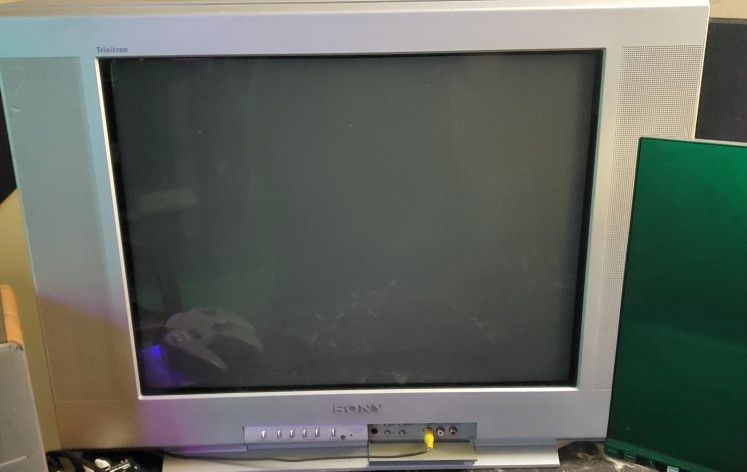 24 Inch Sony Trinitron Crt TV For Retro Gaming
