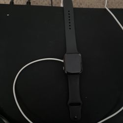 Apple Watch 44  4mm GPS 